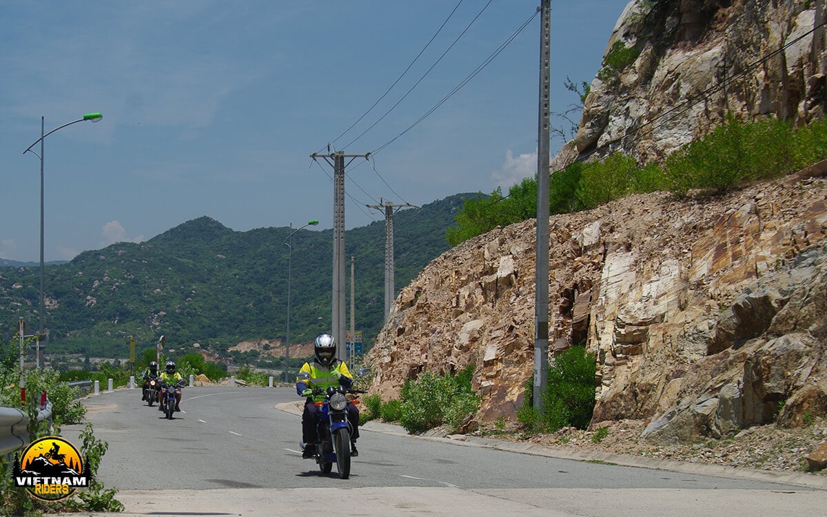 motorboat in vietnamese