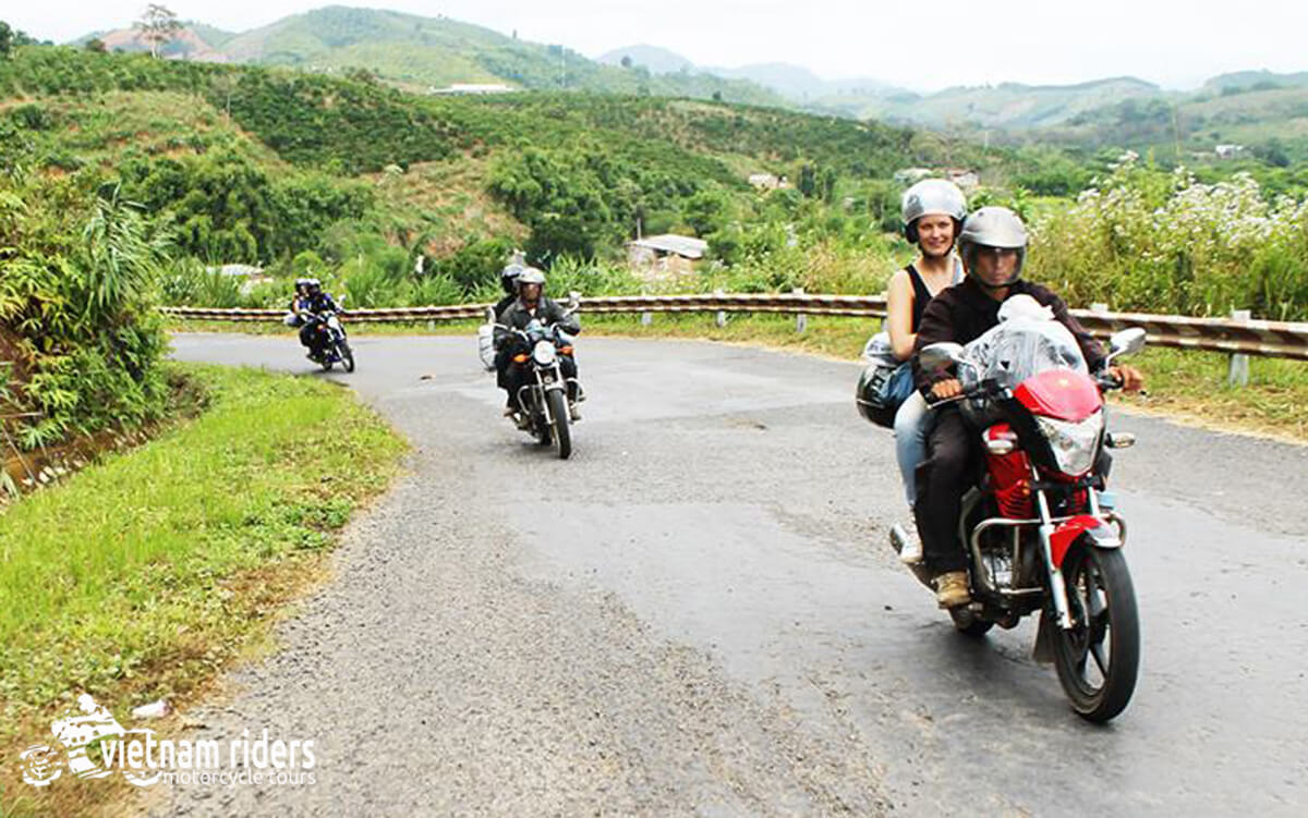 DAY 5: DALAT MOTORBIKE TOUR TO LAK ( 165 KM – 5 HOURS RIDING )