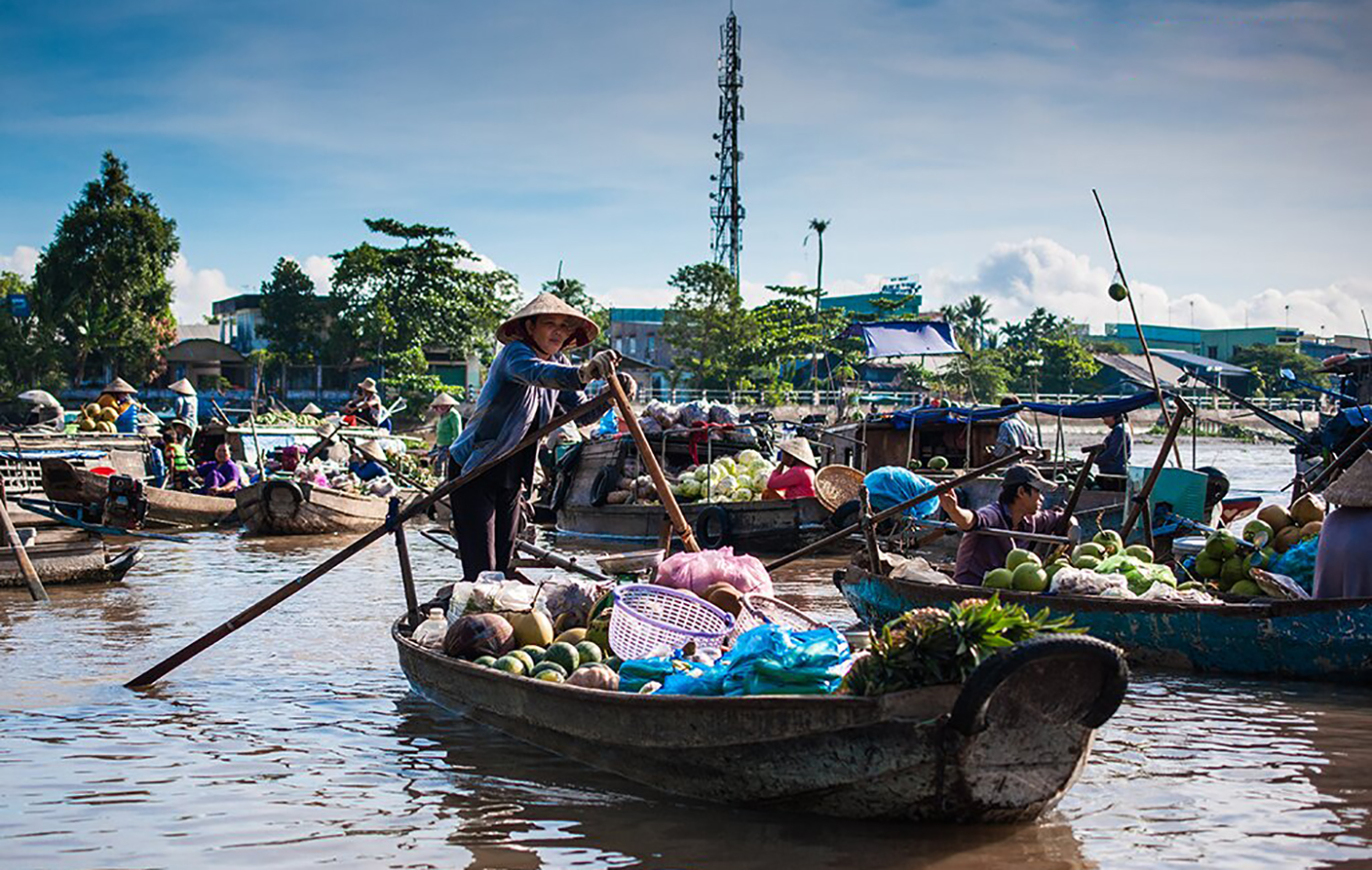 6 reasons to ride a motorcycle in Vietnam - vibrant culture