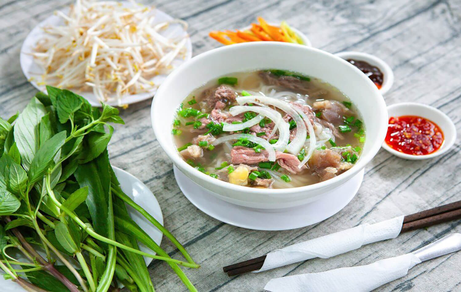 6 reasons why riding a motorcycle in Vietnam - delicious food