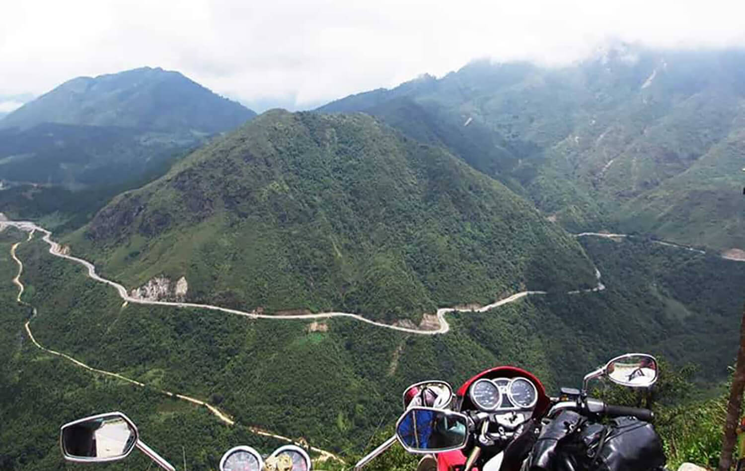 Mountain passes in Nothern Vietnam for motorcyclists - O Quy Ho Pass