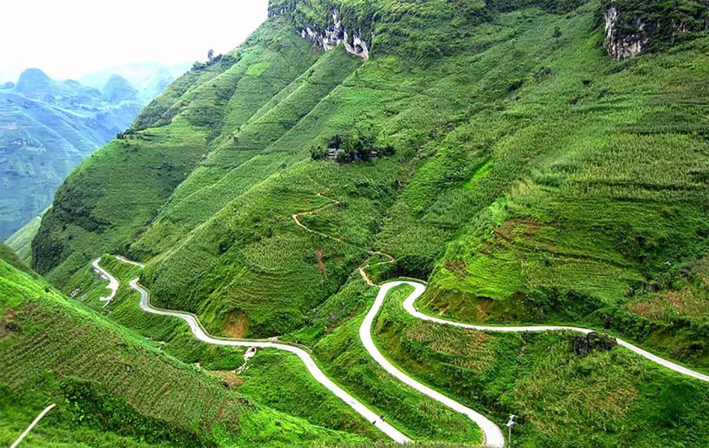 Mountain passes in Nothern Vietnam for motorcyclists - Pha Din Pass